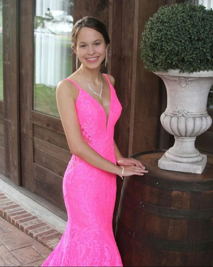 Vestido de fiesta largo con tirantes finos, encaje de trompeta, espalda abierta y cola